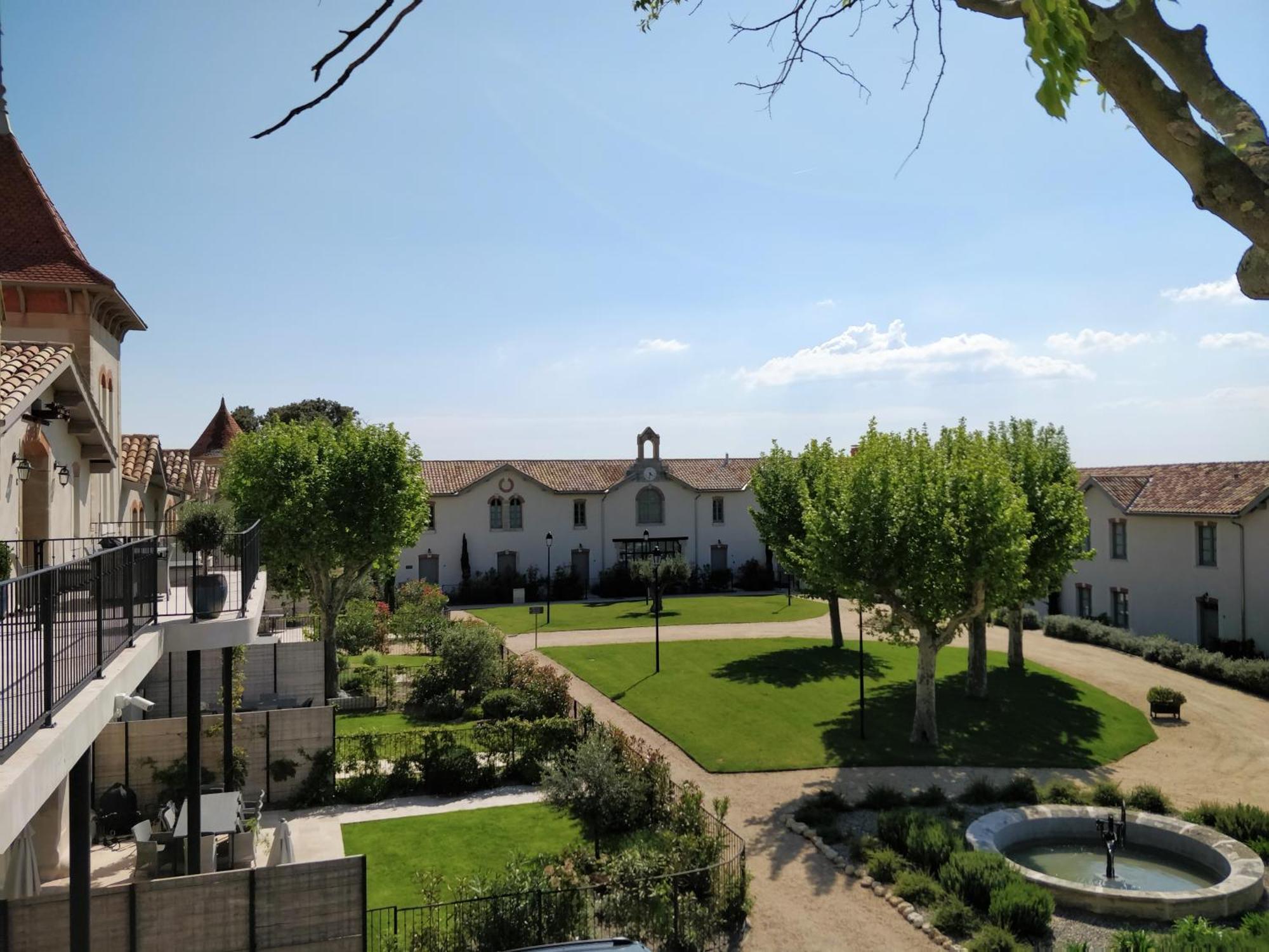 Chateau St Pierre De Serjac Puissalicon 外观 照片