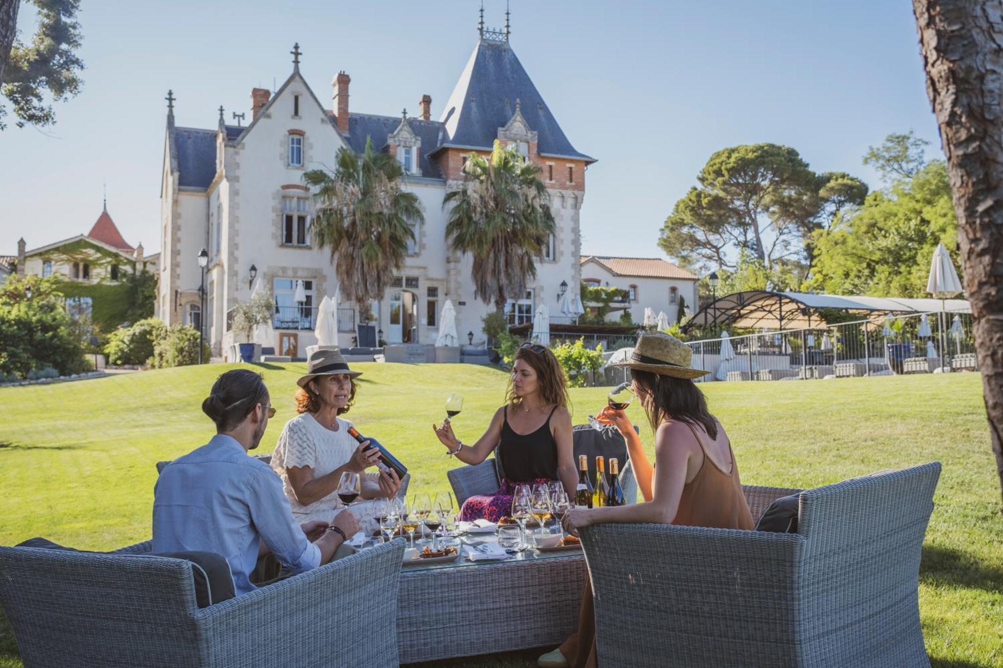 Chateau St Pierre De Serjac Puissalicon 外观 照片